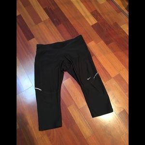 NIKE DRI FIT RUNNING CAPRIS